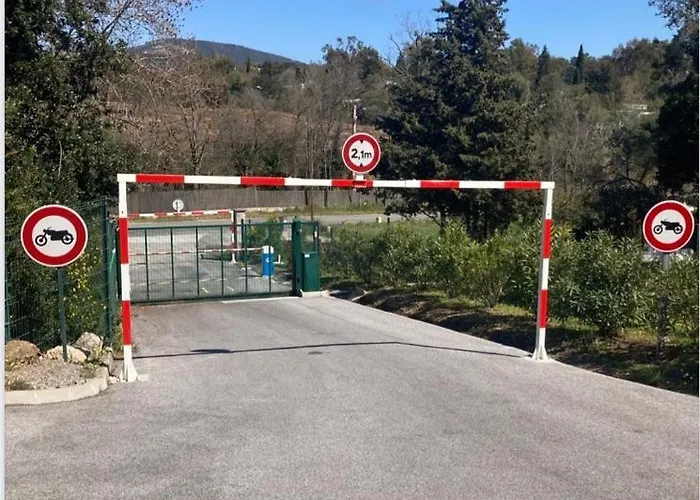 Les Restanques 3 étoiles 4 à 5 Pers 2143