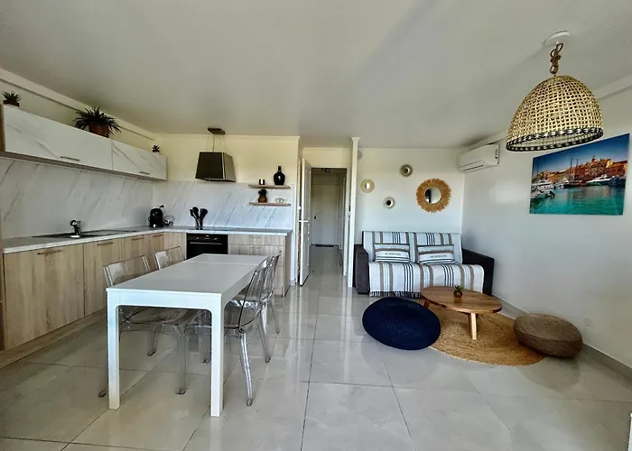 Les Restanques 3 étoiles 4 à 5 Pers 2143 Appartement Grimaud
